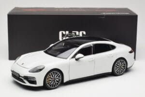 Porsche Panamera 971 Turbo S Branco Metallic Minichamps 1:18 113061074 Metal - imagem 8 de 8