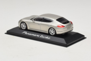 Porsche Panamera 970 Turbo Prata Minichamps 1:43 WAP02000519 Metal - imagem 3 de 5