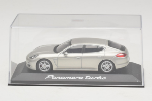 Porsche Panamera 970 Turbo Prata Minichamps 1:43 WAP02000519 Metal - imagem 4 de 5