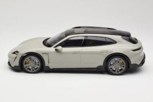 Porsche Taycan Cross Turismo Turbo S Chalk Grey Minichamps 1:18 155069302 Metal - imagem 3 de 6