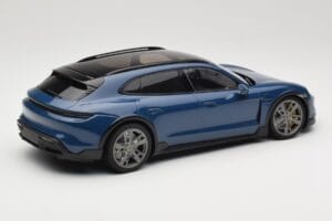 Porsche Taycan J1 Turbo S Cross Turismo Azul Minichamps 1:18 155069301 Metal - imagem 2 de 6