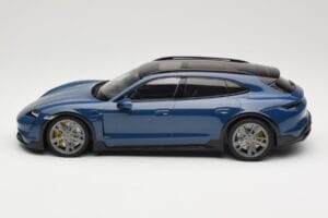 Porsche Taycan J1 Turbo S Cross Turismo Azul Minichamps 1:18 155069301 Metal - imagem 3 de 6