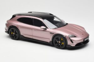 Porsche Taycan Turbo S Cross Turismo Rosa Metálico GT Spirit 1:18 GT440 Resina - imagem 4 de 6