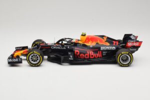 Red Bull Racing Honda RB16B #11 S. Perez Mexican GP 2021 Minichamps 1:18 110211911 Metal - imagem 3 de 6