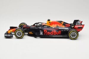 Red Bull Racing RB16 #33 M. Verstappen 3rd Place Styrian GP 2020 Minichamps 1:18 110200233 Metal - imagem 3 de 6