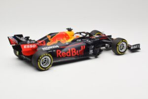 Red Bull Racing RB16 #33 M. Verstappen Winner 70th Anniversary GP 2020 Minichamps 1:18 110200533 Metal - imagem 2 de 6