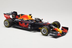 Red Bull Racing RB16 #33 M. Verstappen Winner 70th Anniversary GP 2020 Minichamps 1:18 110200533 Metal - imagem 4 de 6