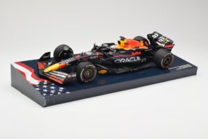 Red Bull Racing RB18 #1 M. Verstappen Winner Austin GP 2022 Minichamps 1:18 113222901 Metal - imagem 2 de 6