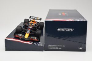 Red Bull Racing RB18 #1 M. Verstappen Winner Austin GP 2022 Minichamps 1:18 113222901 Metal - imagem 6 de 6