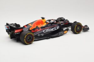 Red Bull Racing RB18 #1 M. Verstappen Winner Miami GP 2022 Minichamps 1:18 110220501 Metal - imagem 2 de 6