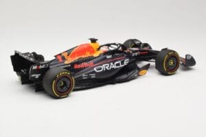 Red Bull Racing RB19 #1 M. Verstappen Winner Monaco GP 2023 Minichamps 1:18 110230701 Metal - imagem 2 de 6