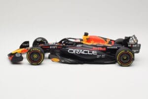 Red Bull Racing RB19 #1 M. Verstappen Winner Monaco GP 2023 Minichamps 1:18 110230701 Metal - imagem 3 de 6