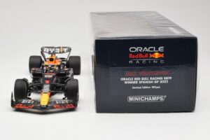 Red Bull Racing RB19 #1 M. Verstappen Winner Spanish GP 2023 Minichamps 1:18 110230801 Metal - imagem 6 de 6