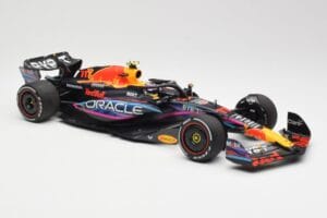 Red Bull Racing RB19 #11 S. Perez 2nd Place Miami GP 2023 Minichamps 1:18 110230511 Metal - imagem 4 de 6