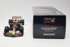 Red Bull Racing RB19 #11 S. Perez 2nd Place Miami GP 2023 Minichamps 1:18 110230511 Metal - imagem 6 de 6