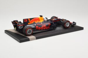 Red Bull Racing Tag Heuer RB13 #3 D. Ricciardo 3rd Place Malaysian GP 2017 Minichamps 1:18 117171503 Metal - imagem 3 de 6