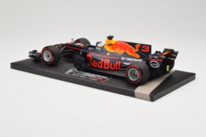 Red Bull Racing Tag Heuer RB13 #3 D. Ricciardo 3rd Place Malaysian GP 2017 Minichamps 1:18 117171503 Metal - imagem 5 de 6