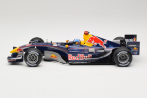 Red Bull RB1 Cosworth #14 D. Coulthard Red Bull Racing Showcar 2005 Minichamps 1:18 100050014 Metal - imagem 3 de 6