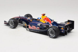 Red Bull RB1 Cosworth #14 D. Coulthard Red Bull Racing Showcar 2005 Minichamps 1:18 100050014 Metal - imagem 5 de 6
