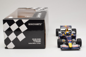 Red Bull RB1 Cosworth #14 D. Coulthard Red Bull Racing Showcar 2005 Minichamps 1:18 100050014 Metal - imagem 6 de 6