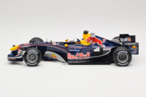 Red Bull RB1 Cosworth #15 C. Klien Red Bull Racing Showcar 2005 Minichamps 1:18 100050085 Metal - imagem 3 de 7
