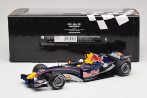 Red Bull RB1 Cosworth #15 C. Klien Red Bull Racing Showcar 2005 Minichamps 1:18 100050085 Metal - imagem 6 de 7