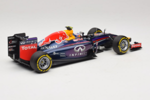 Red Bull RB10 Renault #3 D. Ricciardo Infiniti Red Bull Racing Showcar 2014 Minichamps 1:18 110140003 Metal - imagem 2 de 6