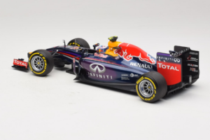 Red Bull RB10 Renault #3 D. Ricciardo Infiniti Red Bull Racing Showcar 2014 Minichamps 1:18 110140003 Metal - imagem 5 de 6