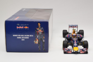 Red Bull RB10 Renault #3 D. Ricciardo Infiniti Red Bull Racing Showcar 2014 Minichamps 1:18 110140003 Metal - imagem 6 de 6