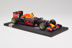 Red Bull RB12 Tag Heuer #26 D. Kvyat Red Bull Racing Showcar 2016 Minichamps 1:18 117160026 Resina - imagem 4 de 7