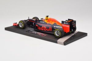 Red Bull RB12 Tag Heuer #26 D. Kvyat Red Bull Racing Showcar 2016 Minichamps 1:18 117160026 Resina - imagem 5 de 7