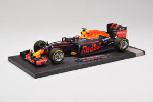Red Bull RB12 Tag Heuer #26 D. Kvyat Red Bull Racing Showcar 2016 Minichamps 1:18 117160026 Resina - imagem 2 de 7