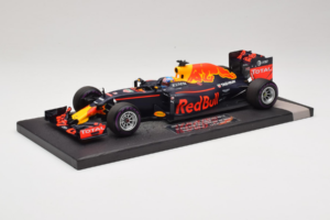 Red Bull RB12 Tag Heuer #3 D. Ricciardo Red Bull Racing 1st Pole Monaco Grand Prix 2016 Minichamps 1:18 117160103 Resina - imagem 2 de 7