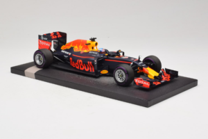 Red Bull RB12 Tag Heuer #3 D. Ricciardo Red Bull Racing 1st Pole Monaco Grand Prix 2016 Minichamps 1:18 117160103 Resina - imagem 4 de 7