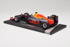 Red Bull RB12 Tag Heuer #3 D. Ricciardo Red Bull Racing 1st Pole Monaco Grand Prix 2016 Minichamps 1:18 117160103 Resina - imagem 5 de 7