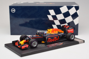 Red Bull RB12 Tag Heuer #3 D. Ricciardo Red Bull Racing 1st Pole Monaco Grand Prix 2016 Minichamps 1:18 117160103 Resina - imagem 7 de 7