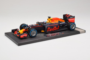 Red Bull RB12 Tag Heuer #3 D. Ricciardo Red Bull Racing Brazilian Grand Prix 2016 Minichamps 1:18 117161203 Resina - imagem 2 de 6