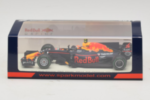 Red Bull RB13 Tag Heuer #33 M. Verstappen 3rd Chinese Grand Prix 2017 Spark 1:43 S5037 Resina - imagem 4 de 4