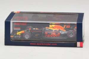 Red Bull RB13 Tag Heuer #33 M. Verstappen Belgian Grand Prix 2017 Spark 1:43 AM33SP8 Resina - imagem 4 de 4