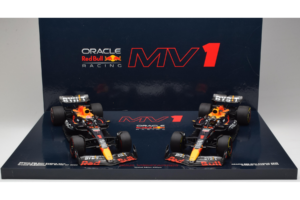 Red Bull RB19 Honda RBPT #1 M. Verstappen Oracle Red Bull Racing Qatar Grand Prix World Champion 2023 Minichamps 1:18 1122318 - imagem 6 de 6