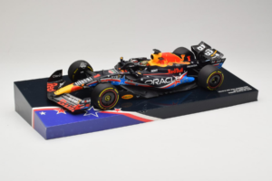 Red Bull RB19 #1 M. Verstappen Oracle Red Bull Racing United States Grand Prix Winner World Champion 2023 Minichamps 1:18 113 - imagem 2 de 7