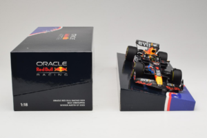 Red Bull RB19 #1 M. Verstappen Oracle Red Bull Racing United States Grand Prix Winner World Champion 2023 Minichamps 1:18 113 - imagem 6 de 7