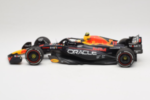 Red Bull RB19 #11 S. Perez Oracle Red Bull Racing Saudi Arabian Grand Prix Winner 2023 Minichamps 1:18 110230111 Resina - imagem 3 de 6