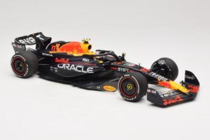 Red Bull RB19 #11 S. Perez Oracle Red Bull Racing Saudi Arabian Grand Prix Winner 2023 Minichamps 1:18 110230111 Resina - imagem 4 de 6