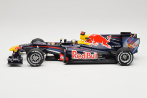 Red Bull RB6 Renault #5 S. Vettel Red Bull Racing Brazilian Grand Prix Winner 2010 Minichamps 1:18 110100205 Metal - imagem 3 de 7