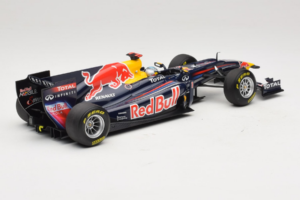 Red Bull RB7 Renault #1 S. Vettel Red Bull Racing Showcar 2011 Minichamps 1:18 110110071-1 Metal - imagem 2 de 7