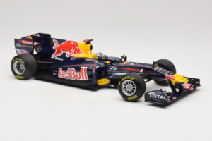 Red Bull RB7 Renault #1 S. Vettel Red Bull Racing Showcar 2011 Minichamps 1:18 110110071-1 Metal - imagem 4 de 7