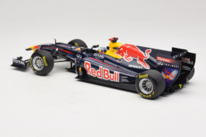 Red Bull RB7 Renault #1 S. Vettel Red Bull Racing Showcar 2011 Minichamps 1:18 110110071-1 Metal - imagem 5 de 7