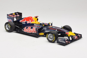 Red Bull RB7 Renault #1 S. Vettel Red Bull Racing World Champion 2011 Minichamps 1:18 110110001 Metal - imagem 4 de 6