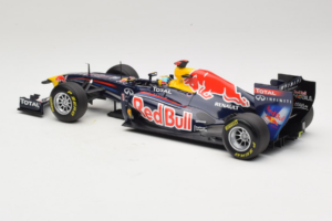 Red Bull RB7 Renault #1 S. Vettel Red Bull Racing World Champion 2011 Minichamps 1:18 110110001 Metal - imagem 5 de 6